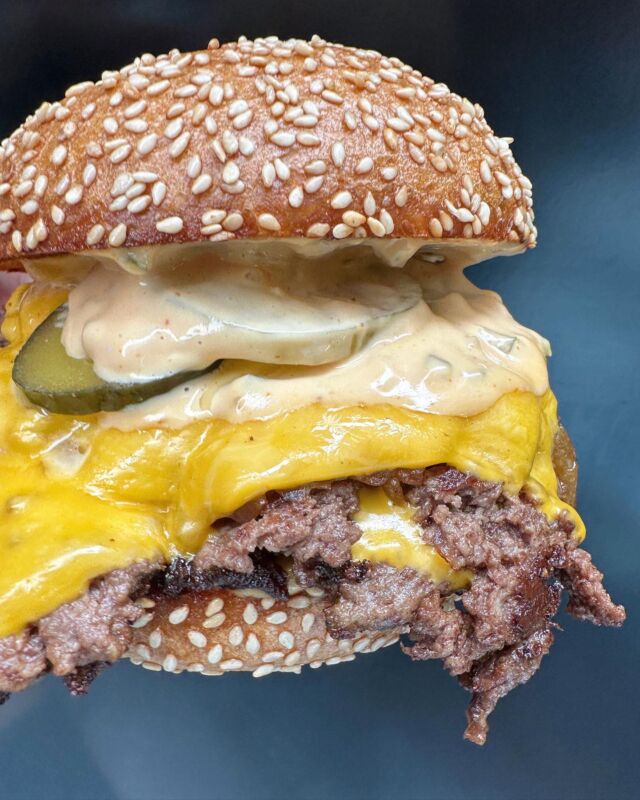 Incredible lineup at the new eatplaytopangasocial food hall, including the amazing Amboy, Mini Kabob, Katsu Sando and Wanderlust Creamery 
🍔👌🏽👌🏽👌🏽👌🏽 #topangasocial #chaustolosangeles