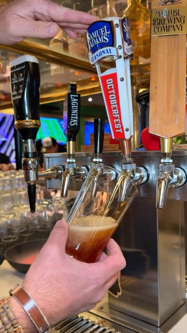 Who’s planning to join us for HAPPY HOUR this Friday at @RockAndReillys!? 🙌🍺 Happy Hour is every Monday through Friday from 4PM to 7PM‼️ Draft beers and happy hour cocktails are only $7 during happy hour‼️🍻🍸 Find Rock and Reilly’s along with a variety of other options inside of the one and only #TopangaSocial! 😮‍💨 See you soon! 😉🙌