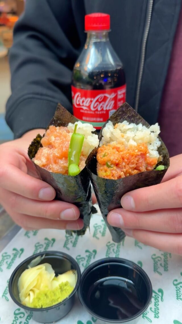 What’s better than one HAND ROLL from Temaki⁉️🍣 How about TWO HAND ROLLS and a drink from Temaki by @SeaweedHandrollBar for only $15‼️🤤 You can get this $15 LUNCH CRUNCH SPECIAL and MORE at @EatPlayTopangaSocial every Monday-Friday from Open-4PM! 🙌 Find Temaki along with a variety of other options next time you stop by the one and only #TopangaSocial! 😮‍💨 See you soon! 🙌