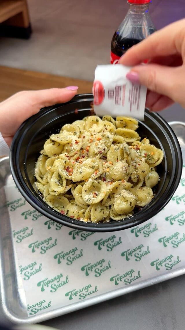 There’s no such thing as too much cheese or red pepper flakes‼️😉 Who’s stopping by for some PESTO PASTA from @BurrataHouse this week!? 🍃😍 Find Burrata House along with a variety of other options next time you stop by the one and only #TopangaSocial! 😮‍💨 See you soon! 😉🙌