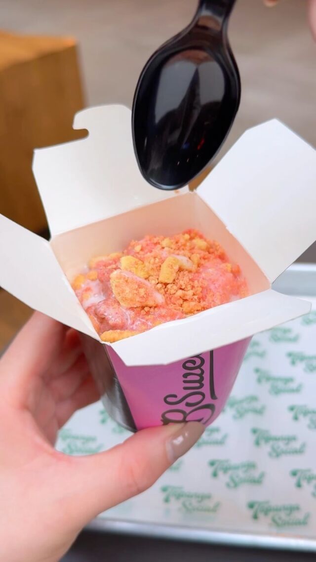 We dare you to name a sweeter way to start your week than with a scoop or two of @MyBSweet’s BREAD PUDDING! 🍰🤤 Find B Sweet Dessert Bar along with a variety of other options inside of the one and only #TopangaSociall! 😮‍💨